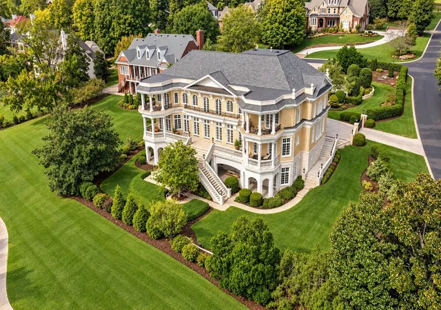 Photo 3 of Mansion for sale at 2 Carmel Ln, Brentwood, TN 37027 | MLS# 3603466 | Listing updated on 2026-10-20