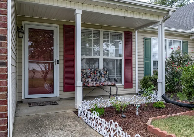 Photo 3 of Single family home for sale at 718 Dellwood Dr, Smyrna, TN 37167 | MLS# 3593543 | Listing updated on 2026-10-06