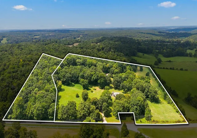 Photo 2 of Single family home for sale at 3065 Clydeton Rd, Waverly, TN 37185 | MLS# 3596197 | Listing updated on 2026-09-19