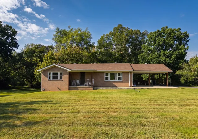 Photo 1 of Single family home for sale at 129 Cookeville Hwy, Carthage, TN 37030 | MLS# 3596397 | Listing updated on 2026-10-01