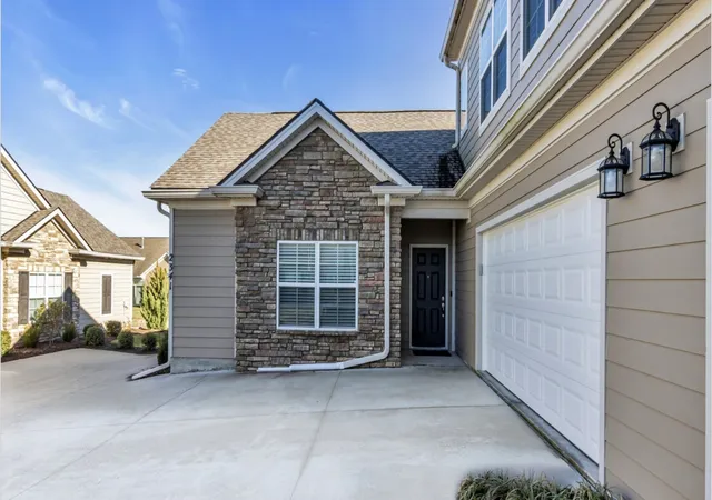 Photo 3 of Townhouse for sale at 2341 Stonecenter Ln, Murfreesboro, TN 37128 | MLS# 3593988 | Listing updated on 2026-10-07