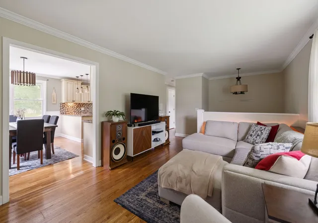 Photo 3 of Single family home for sale at 608 Harpeth Pkwy E, Nashville, TN 37221 | MLS# 3593559 | Listing updated on 2026-09-17
