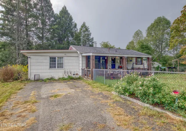Photo 2 of Single family home for sale at 111 Raymond Bingham Rd, Oakdale, TN 37829 | MLS# 3593562 | Listing updated on 2026-10-07