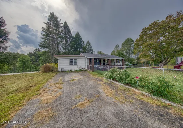 Photo 3 of Single family home for sale at 111 Raymond Bingham Rd, Oakdale, TN 37829 | MLS# 3593562 | Listing updated on 2026-10-07