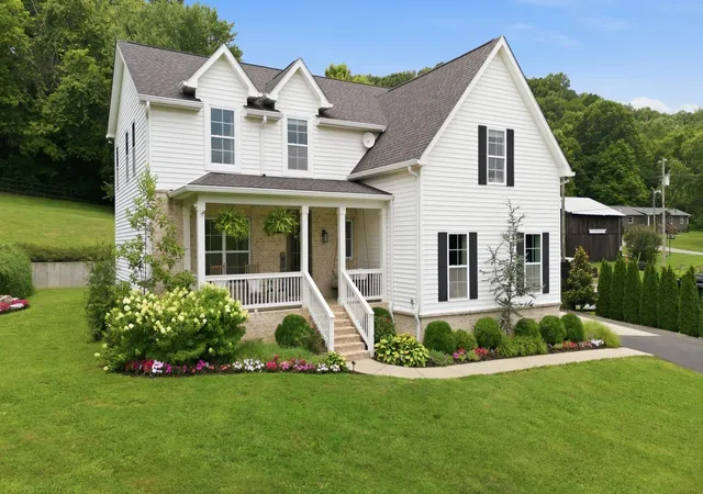 Photo 2 of Single family home for sale at 1779 Cayce Springs Rd, Thompsons Station, TN 37179 | MLS# 3594086 | Listing updated on 2026-09-20