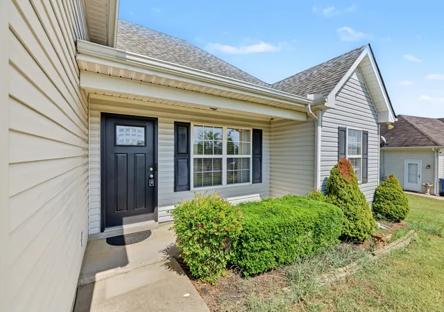 Photo 3 of Single family home for sale at 1220 Crescent Ridge Dr, Murfreesboro, TN 37128 | MLS# 3597475 | Listing updated on 2026-09-22