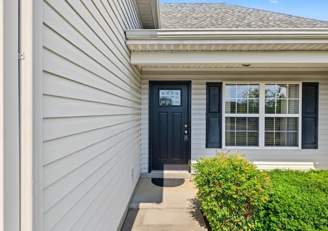 Photo 4 of Single family home for sale at 1220 Crescent Ridge Dr, Murfreesboro, TN 37128 | MLS# 3597475 | Listing updated on 2026-09-22