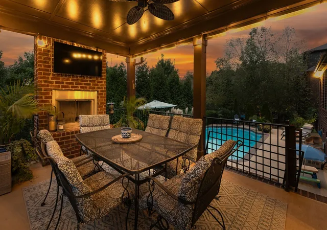 Photo 3 of Single family home for sale at 412 Victorian Park Cir, Franklin, TN 37067 | MLS# 3598297 | Listing updated on 2026-09-25