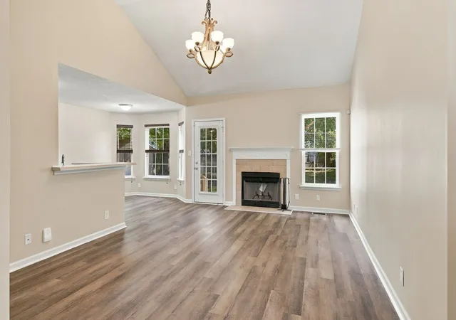 Photo 3 of Single family home for sale at 3807 Man O War Blvd, Clarksville, TN 37042 | MLS# 3595080 | Listing updated on 2026-10-08