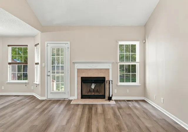 Photo 4 of Single family home for sale at 3807 Man O War Blvd, Clarksville, TN 37042 | MLS# 3595080 | Listing updated on 2026-10-08