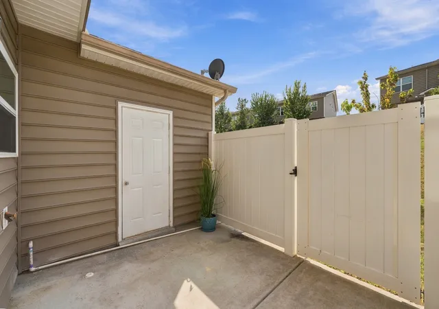 Photo 4 of Townhouse for sale at 1063 Bradburn Village Dr, Antioch, TN 37013 | MLS# 3594128 | Listing updated on 2026-09-23