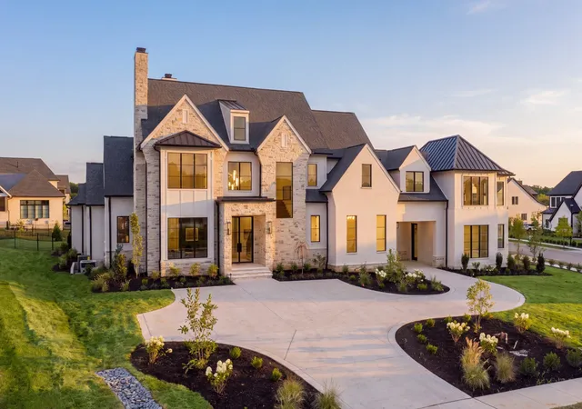 Photo 2 of Mansion for sale at 8128 Boiling Springs Pl, Brentwood, TN 37027 | MLS# 3593661 | Listing updated on 2026-09-18
