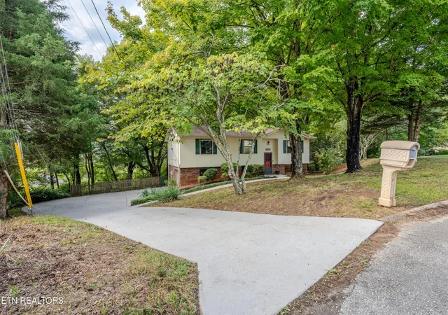 Photo 3 of Single family home for sale at 7803 Binfield Ct, Powell, TN 37849 | MLS# 3593675 | Listing updated on 2026-10-08