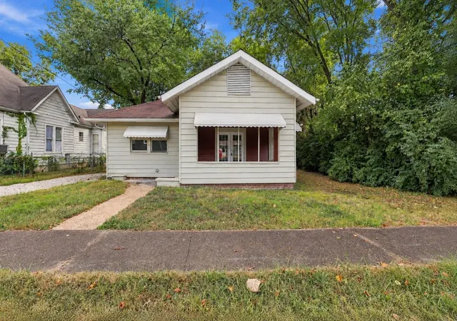 Photo 1 of Single family home for sale at 1216 Peachtree St, Chattanooga, TN 37404 | MLS# 3593684 | Listing updated on 2026-09-17