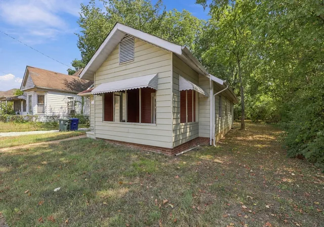 Photo 3 of Single family home for sale at 1216 Peachtree St, Chattanooga, TN 37404 | MLS# 3593684 | Listing updated on 2026-09-17