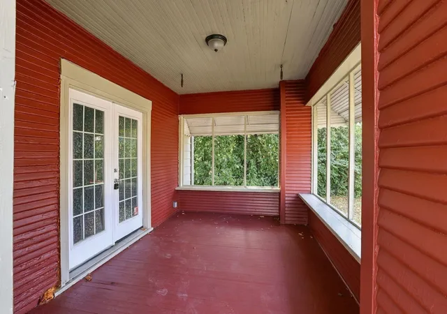 Photo 4 of Single family home for sale at 1216 Peachtree St, Chattanooga, TN 37404 | MLS# 3593684 | Listing updated on 2026-09-17