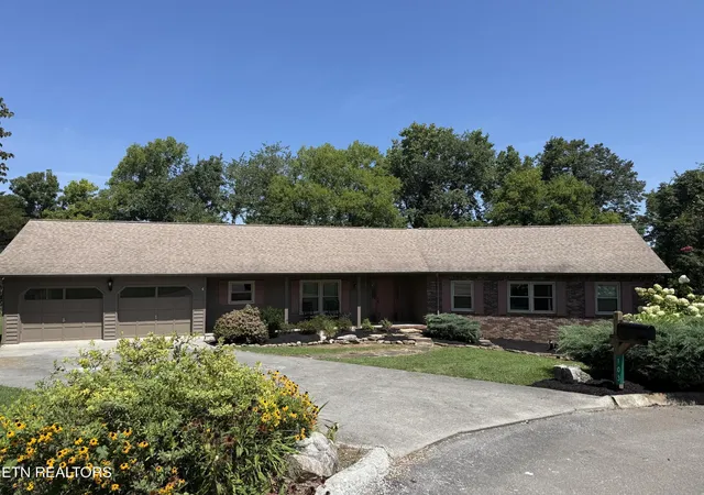 Single family home for sale at 103 Farmington Pl, Clinton, TN 37716 | MLS# 3596171