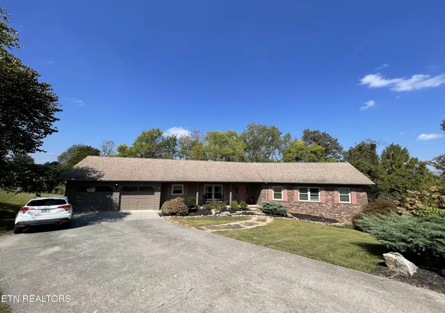 Photo 2 of Single family home for sale at 103 Farmington Pl, Clinton, TN 37716 | MLS# 3596171 | Listing updated on 2026-10-01