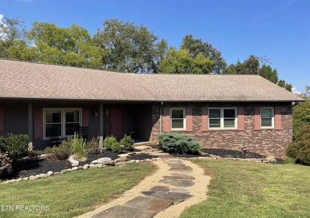 Photo 3 of Single family home for sale at 103 Farmington Pl, Clinton, TN 37716 | MLS# 3596171 | Listing updated on 2026-10-01