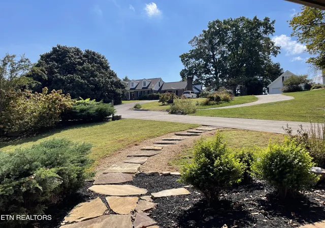 Photo 3 of Single family home for sale at 103 Farmington Pl, Clinton, TN 37716 | MLS# 3596171 | Listing updated on 2026-10-01