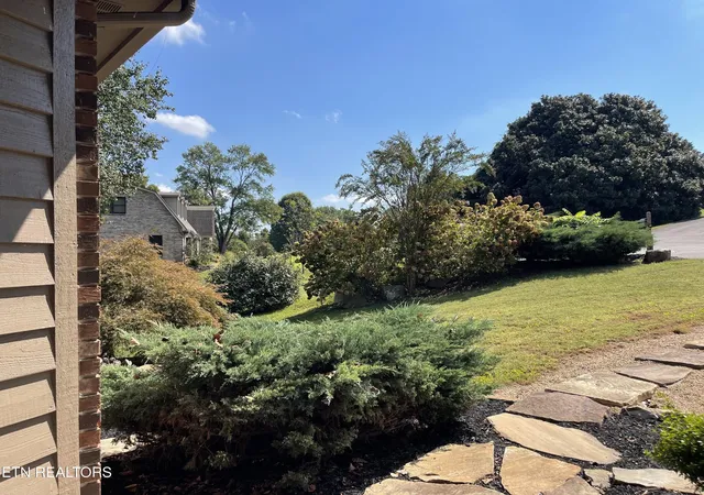 Photo 4 of Single family home for sale at 103 Farmington Pl, Clinton, TN 37716 | MLS# 3596171 | Listing updated on 2026-10-01
