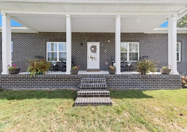 Photo 2 of Single family home for sale at 530 Fairway Dr, Lafayette, TN 37083 | MLS# 3594570 | Listing updated on 2026-09-28