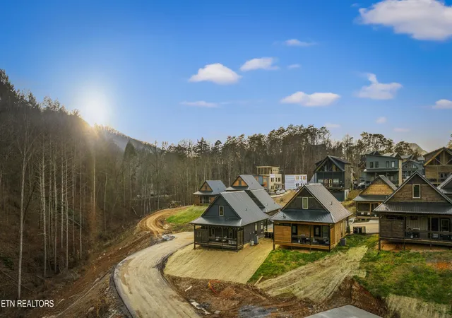 Photo 2 of Single family home for sale at 564 Warbonnet Way, Pigeon Forge, TN 37863 | MLS# 3593748 | Listing updated on 2026-09-18