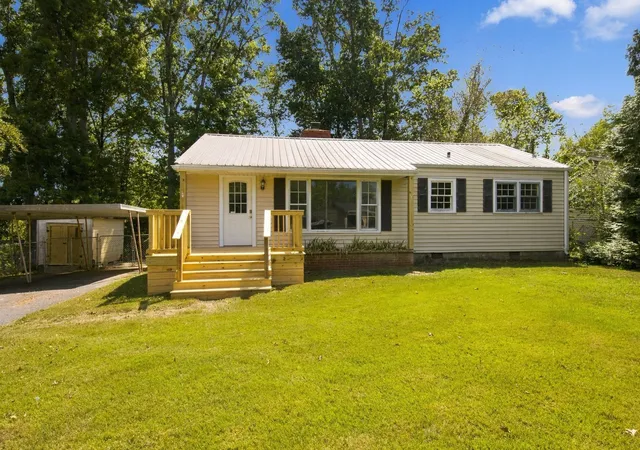 Photo 2 of Single family home for sale at 205 Cliffside Ave, Shelbyville, TN 37160 | MLS# 3593757 | Listing updated on 2026-10-06