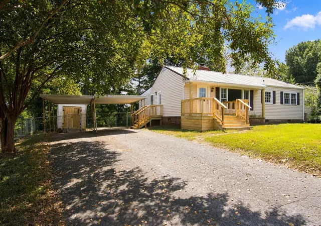 Photo 3 of Single family home for sale at 205 Cliffside Ave, Shelbyville, TN 37160 | MLS# 3593757 | Listing updated on 2026-10-06