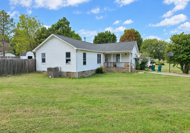Photo 1 of Single family home for sale at 430 Liberty Ave, Lewisburg, TN 37091 | MLS# 3596573 | Listing updated on 2026-09-21