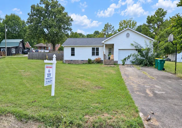 Photo 2 of Single family home for sale at 430 Liberty Ave, Lewisburg, TN 37091 | MLS# 3596573 | Listing updated on 2026-09-21