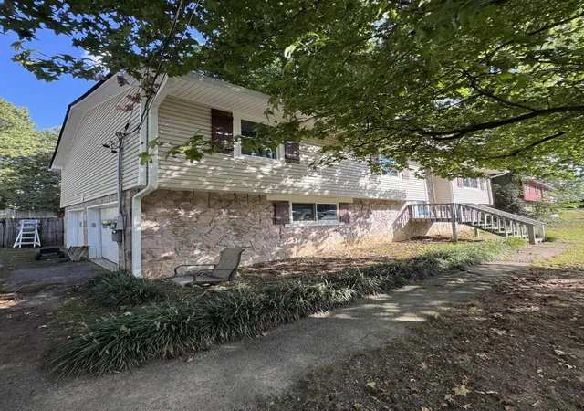 Photo 2 of Single family home for sale at 6326 Celtic Dr, Chattanooga, TN 37416 | MLS# 3599481 | Listing updated on 2026-09-25