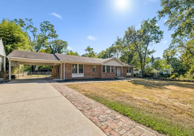 Photo 1 of Single family home for sale at 909 Hillcrest Ave, Columbia, TN 38401 | MLS# 3597713 | Listing updated on 2026-09-22