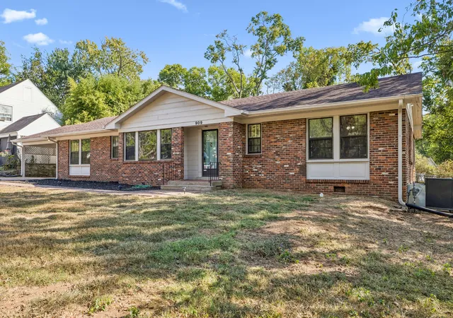 Photo 2 of Single family home for sale at 909 Hillcrest Ave, Columbia, TN 38401 | MLS# 3597713 | Listing updated on 2026-09-22