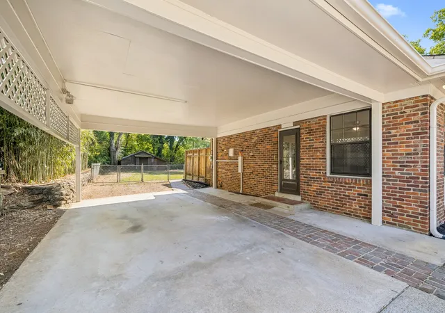 Photo 3 of Single family home for sale at 909 Hillcrest Ave, Columbia, TN 38401 | MLS# 3597713 | Listing updated on 2026-09-22