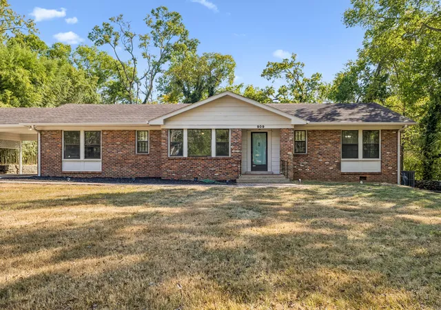 Photo 4 of Single family home for sale at 909 Hillcrest Ave, Columbia, TN 38401 | MLS# 3597713 | Listing updated on 2026-09-22