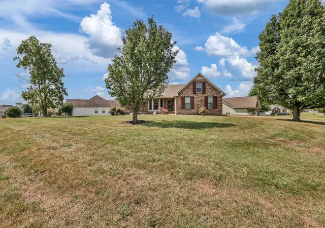 Photo 2 of Sale Pending at 3656 Fieldstone Dr, Clarksville, TN 37040 | MLS# 3593818 | Listing updated on 2026-10-01