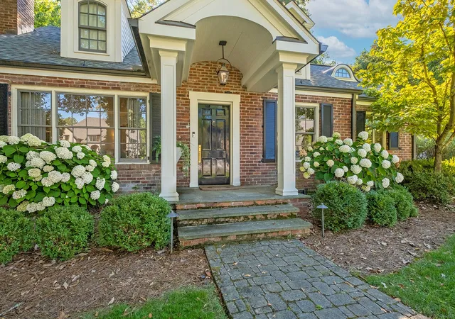 Photo 2 of Single family home for sale at 133 Taggart Ave, Nashville, TN 37205 | MLS# 3623155 | Listing updated on 2026-10-23