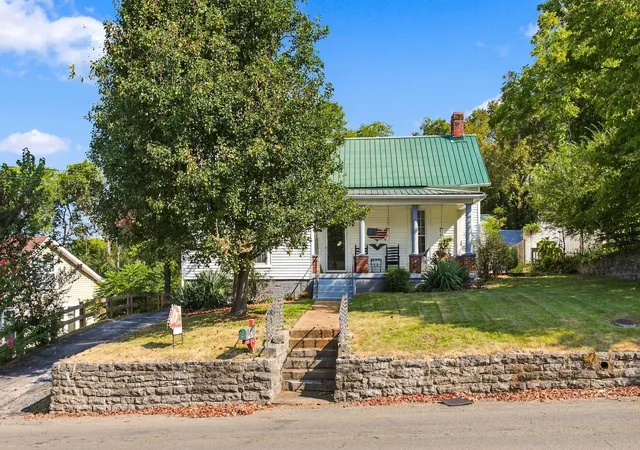 Photo 2 of Single family home for sale at 316 E College St, Pulaski, TN 38478 | MLS# 3593860 | Listing updated on 2026-09-22