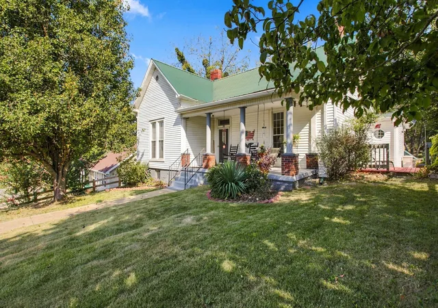 Photo 3 of Single family home for sale at 316 E College St, Pulaski, TN 38478 | MLS# 3593860 | Listing updated on 2026-09-22