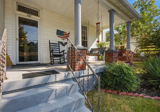 Photo 3 of Single family home for sale at 316 E College St, Pulaski, TN 38478 | MLS# 3593860 | Listing updated on 2026-09-22