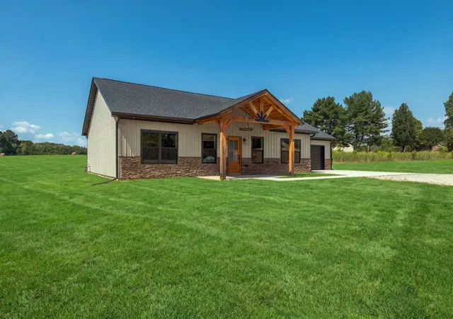 Photo 3 of Single family home for sale at 36 Meadowwood Ln, Winchester, TN 37398 | MLS# 3594139 | Listing updated on 2026-09-22