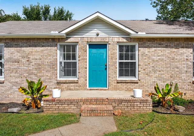 Photo 3 of Single family home for sale at 205 Marshall Dr, Clarksville, TN 37042 | MLS# 3594243 | Listing updated on 2026-10-14