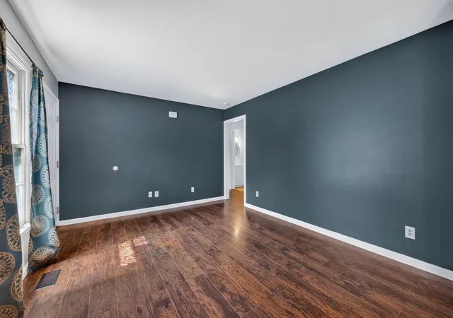 Photo 4 of Single family home for sale at 205 Marshall Dr, Clarksville, TN 37042 | MLS# 3594243 | Listing updated on 2026-10-14
