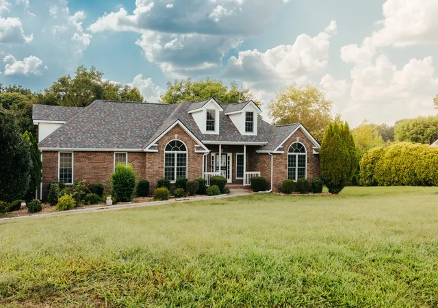 Photo 2 of Single family home for sale at 878 Countrywood Dr, Adams, TN 37010 | MLS# 3593964 | Listing updated on 2026-09-19