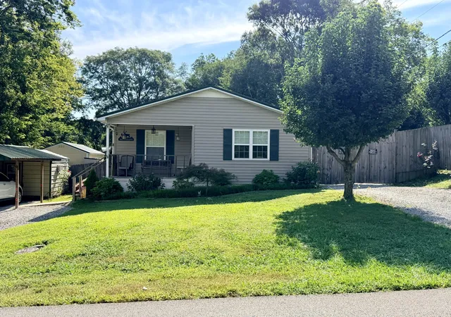Single family home for sale at 705 Oak St, Manchester, TN 37355 | MLS# 3593891