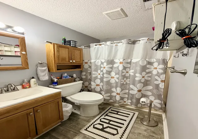 Photo 3 of Single family home for sale at 705 Oak St, Manchester, TN 37355 | MLS# 3593891 | Listing updated on 2026-10-22