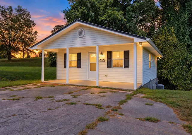 Photo 1 of Single family home for sale at 401 Main St, Copperhill, TN 37317 | MLS# 3593907 | Listing updated on 2026-09-28
