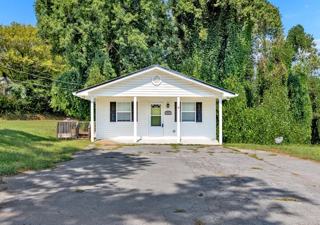 Photo 2 of Single family home for sale at 401 Main St, Copperhill, TN 37317 | MLS# 3593907 | Listing updated on 2026-09-28