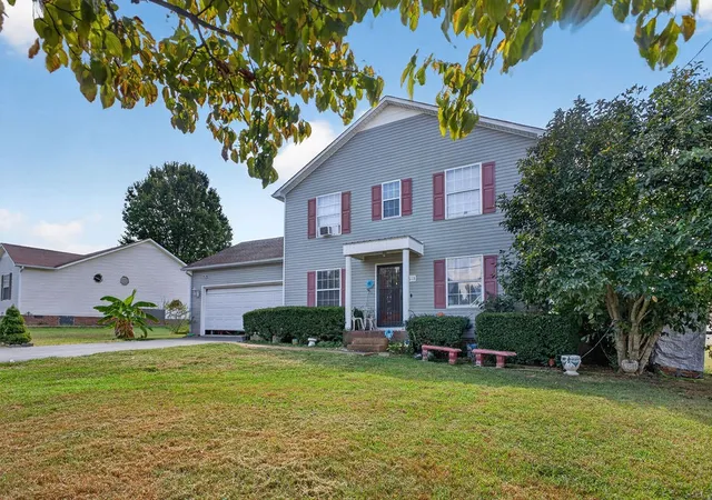 Photo 3 of Single family home for sale at 1618 Jamie Dr, Columbia, TN 38401 | MLS# 3596209 | Listing updated on 2026-10-08